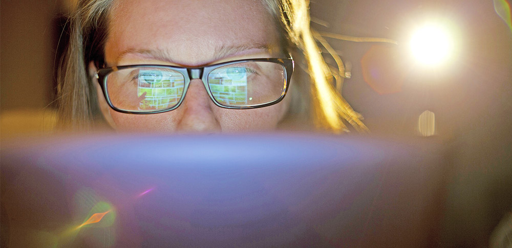 ¿Sabes qué es la «Luz tóxica»? Soluciones ópticas