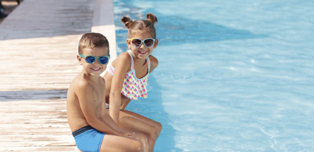 Los niños también necesitan gafas de sol